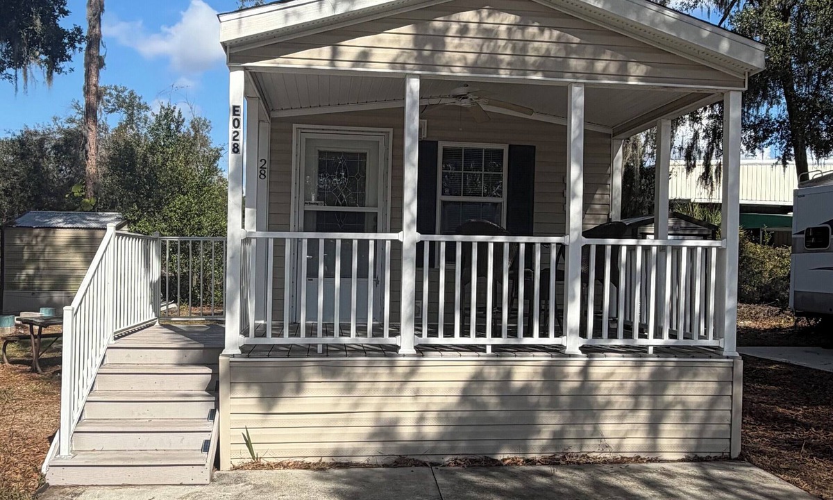 Dover Cottage | Cozy 1-bedroom cottage close to Tampa attractions