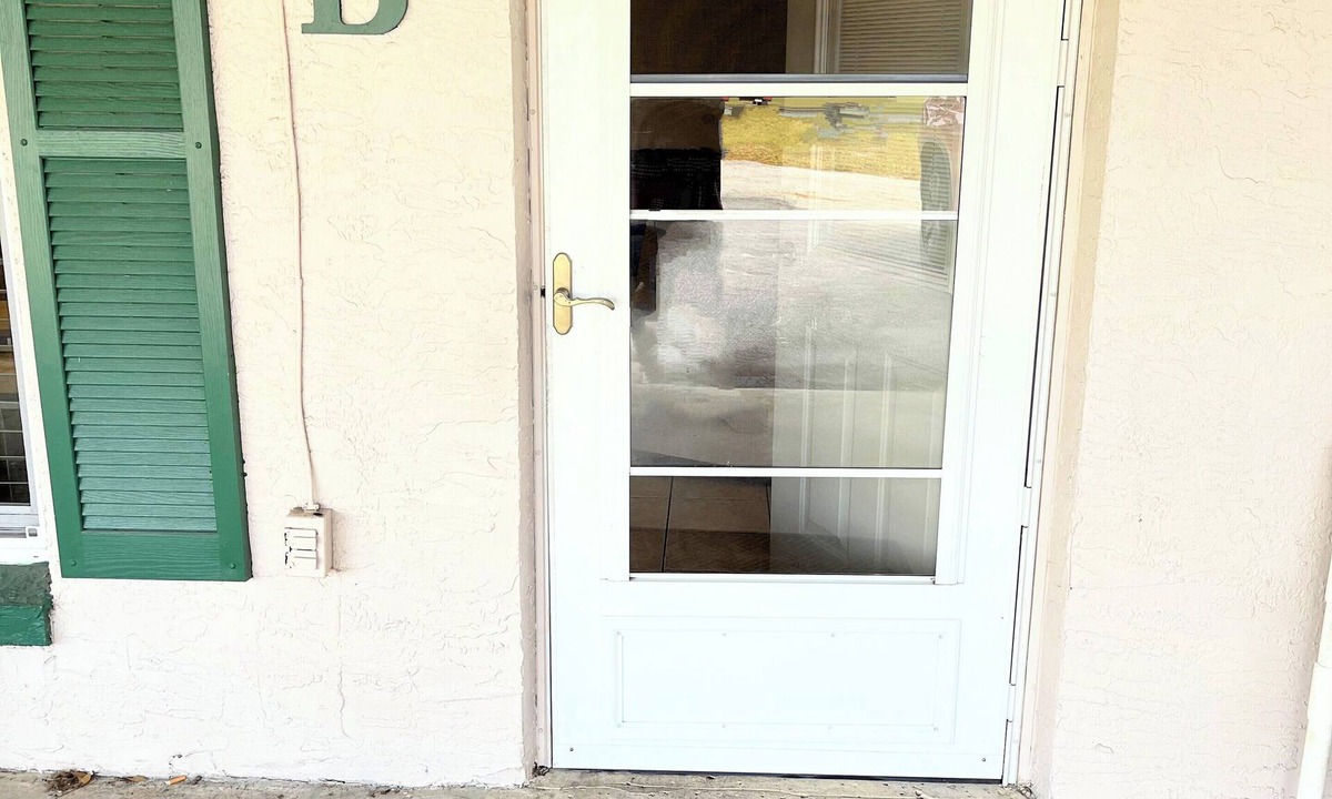 Florida South Atlantic Coast Apartment | Cozy 1BD/1BA apartment in Frostproof, quiet neighborhood, caged pool, boat ramp