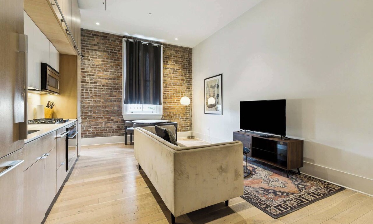 Tulane - Gravier Apartment | Cozy 1BR Apartment Near CBD | Gated Parking | Gym