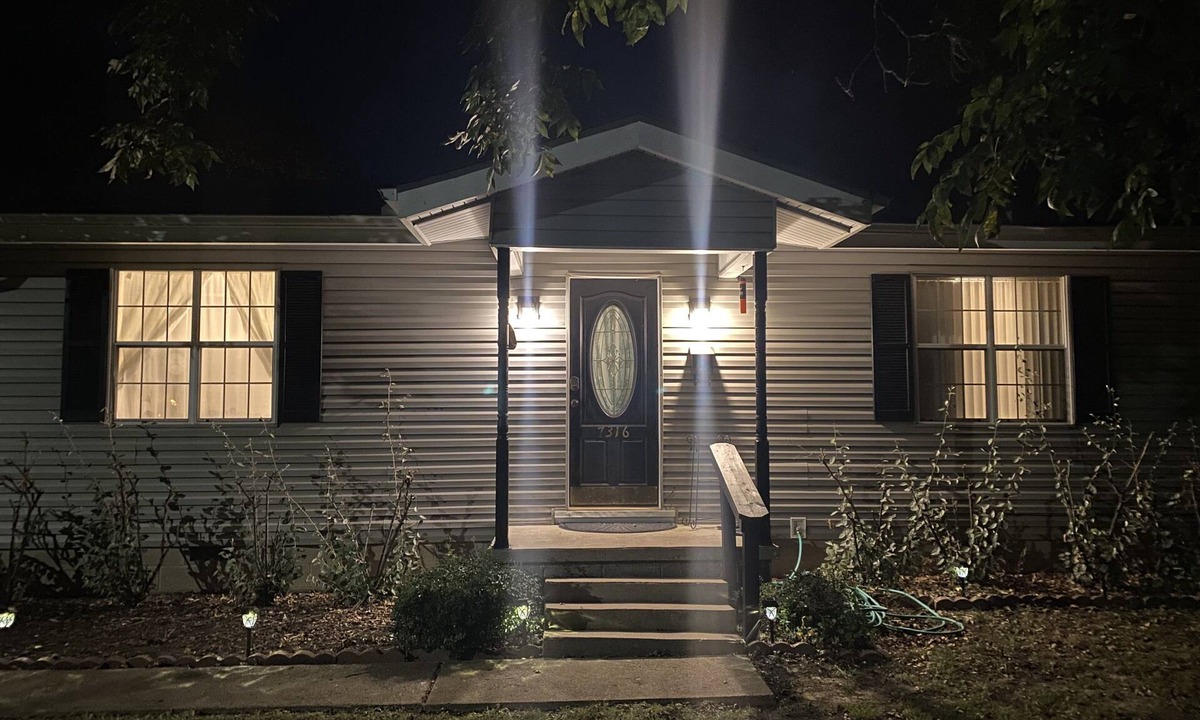 Kingston House | Cozy 2/1 Across from Caney Boat Ramp RV/Boat Parking