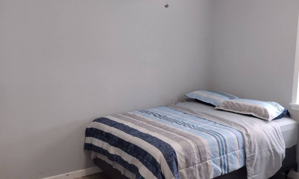 Texas City Cottage | Cozy 2 bdrm 1 bth cottage/ADU in Texas City, mins away from the Dike and beaches