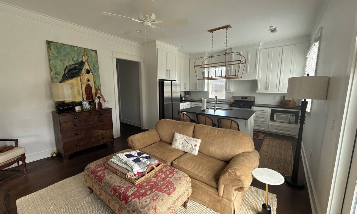 Madison House | Cozy 2-bedroom Carriage house on the Ross Barnett Reservoir
