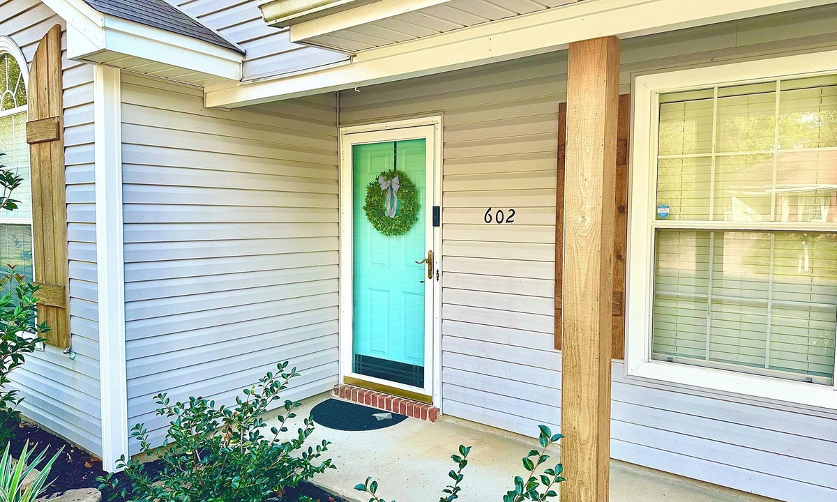 Flowood House | Cozy 2-bedroom house in charming Brandon/Flowood with King/Bunks/Futon