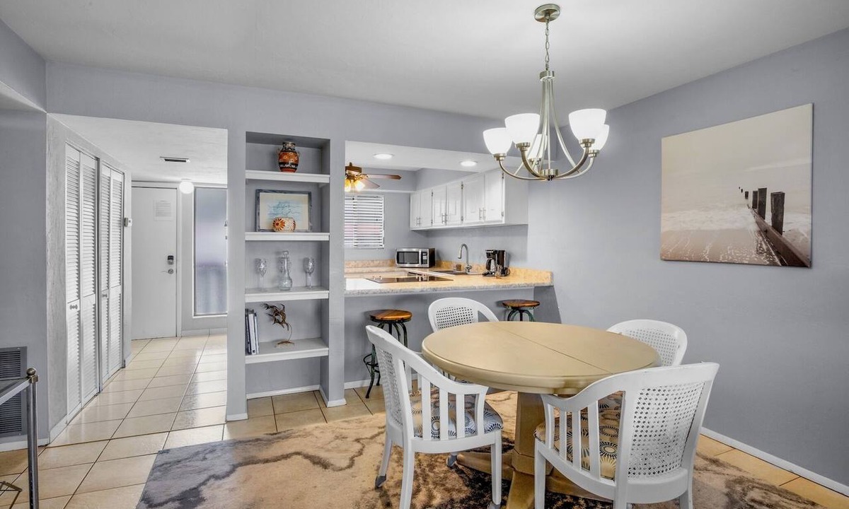 Bradenton Beach Condo | Cozy 2 Bedroom Condo! Private Balcony, Close to Beach