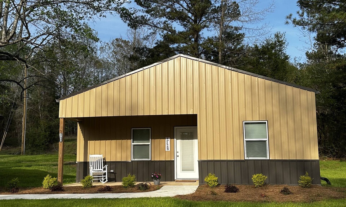 Meridian House | Cozy 2-BR house in a quiet country setting within minutes of Meridian w/WiFi