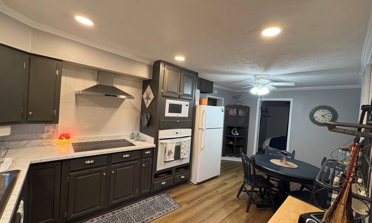 Gulfport Cottage | Cozy 3-bedroom cottage in beautiful Gulfport with AC