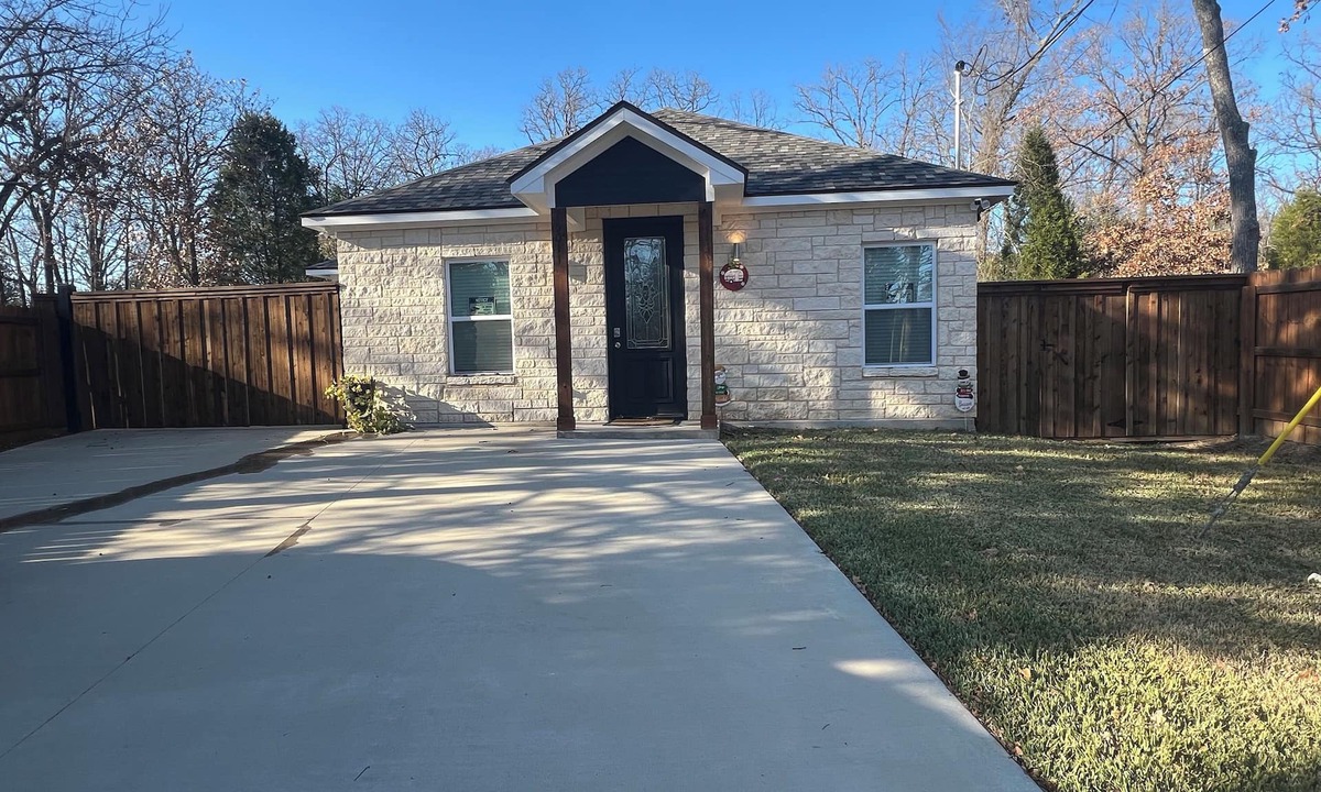 Log Cabin House | Cozy 3-bedroom house with AC and WiFi in awesome Log Cabin