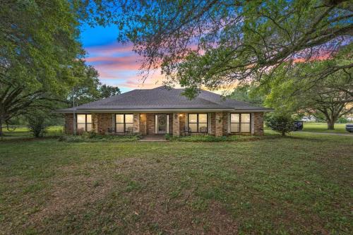 Broussard House | Cozy 3-Bedroom Ranch Near Lafayette