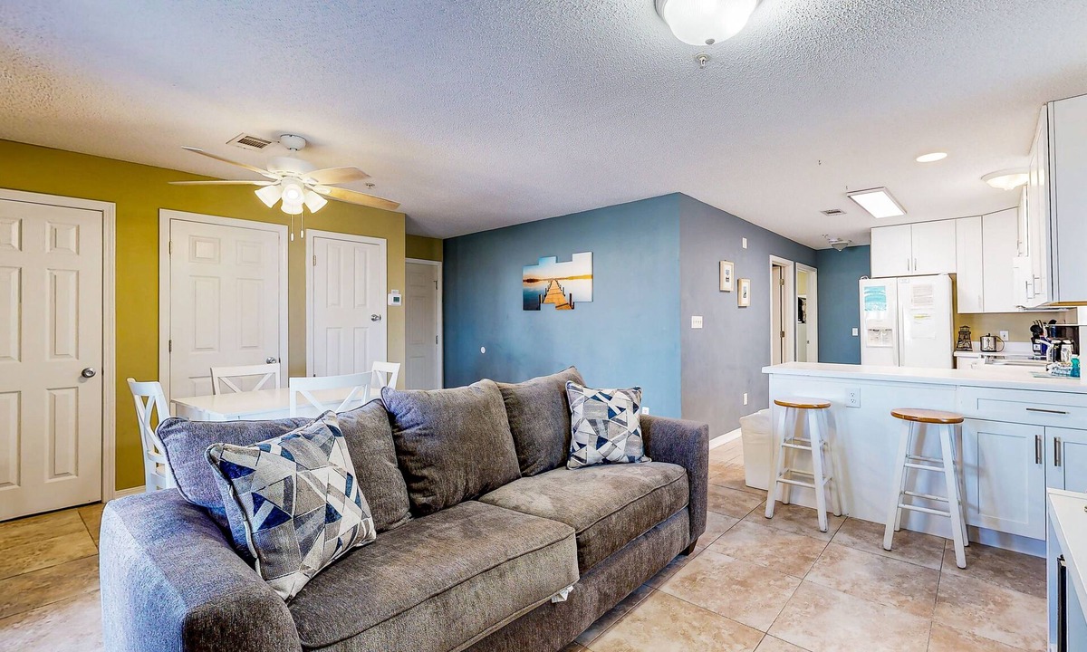 Navarre Beach Condo | Cozy beach condo with amazing views, beach access & on-site pool