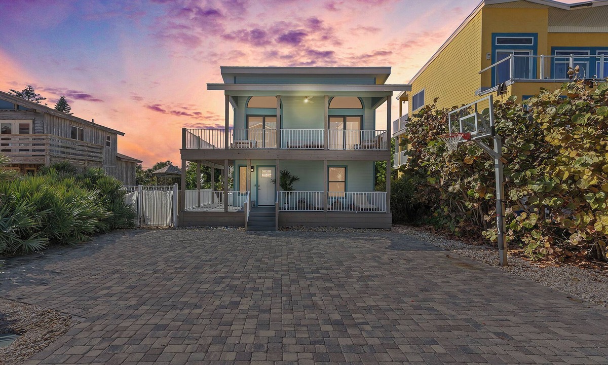 Bethune Beach House | 🏄🏼Cozy Beach Cottage | Steps to Beach | Great Outdoor Spaces | Surf Camp🏄🏼