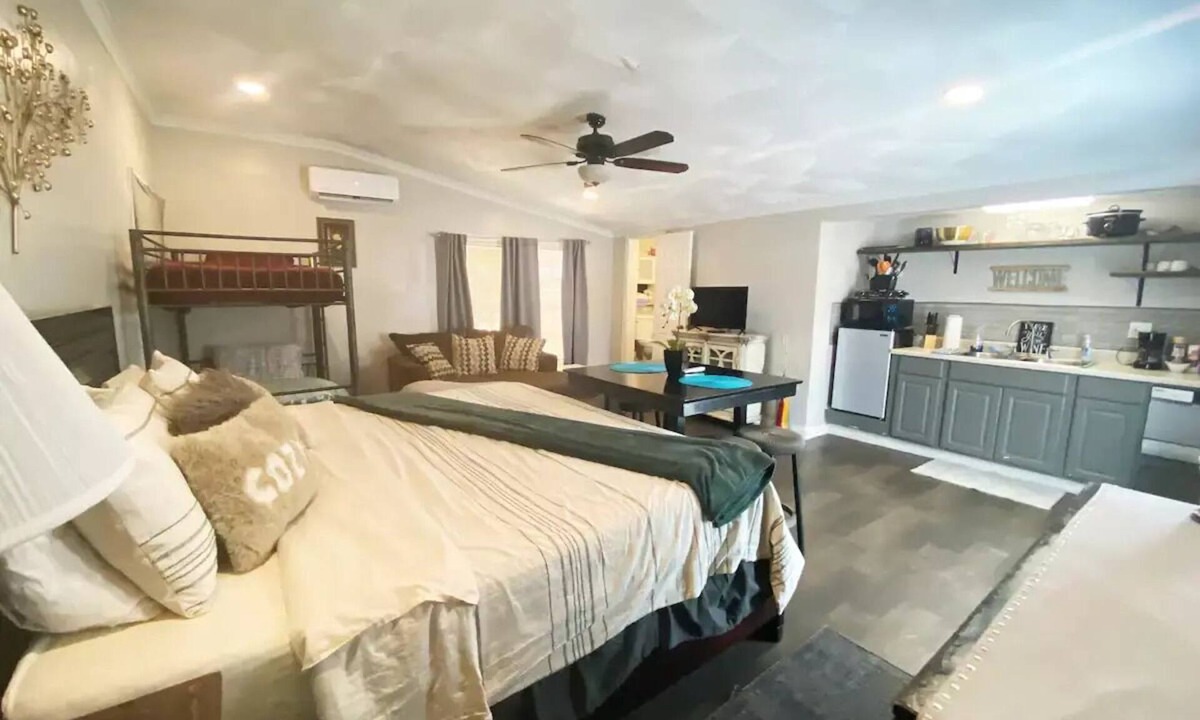 Hattiesburg House | Cozy Bungalow, Perfect Hideaway Close to Downtown!