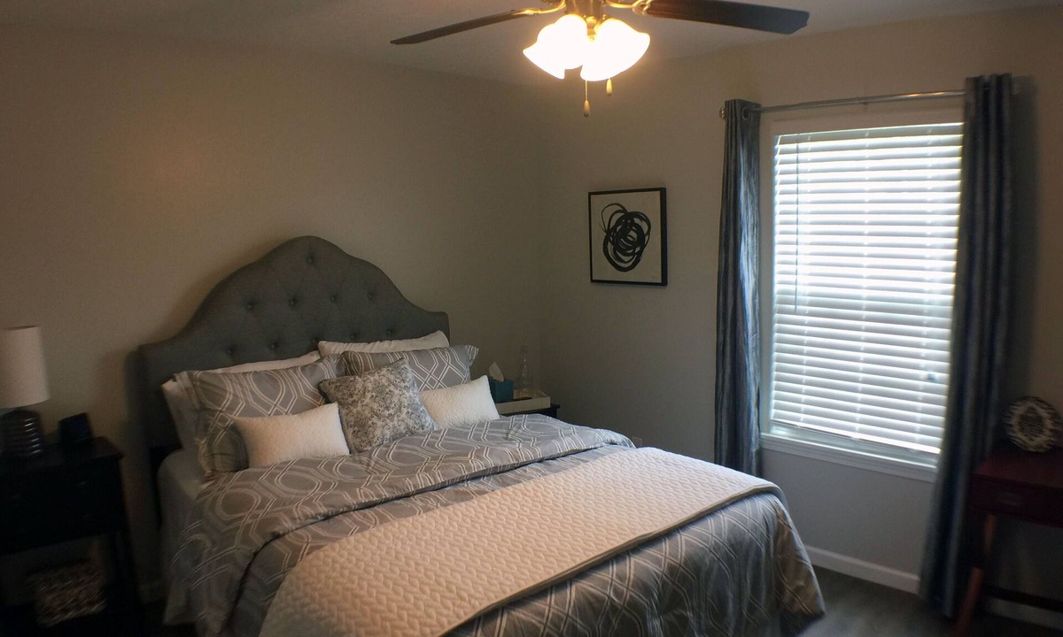 Lake Charles House | Cozy, Chic Townhouse/515B