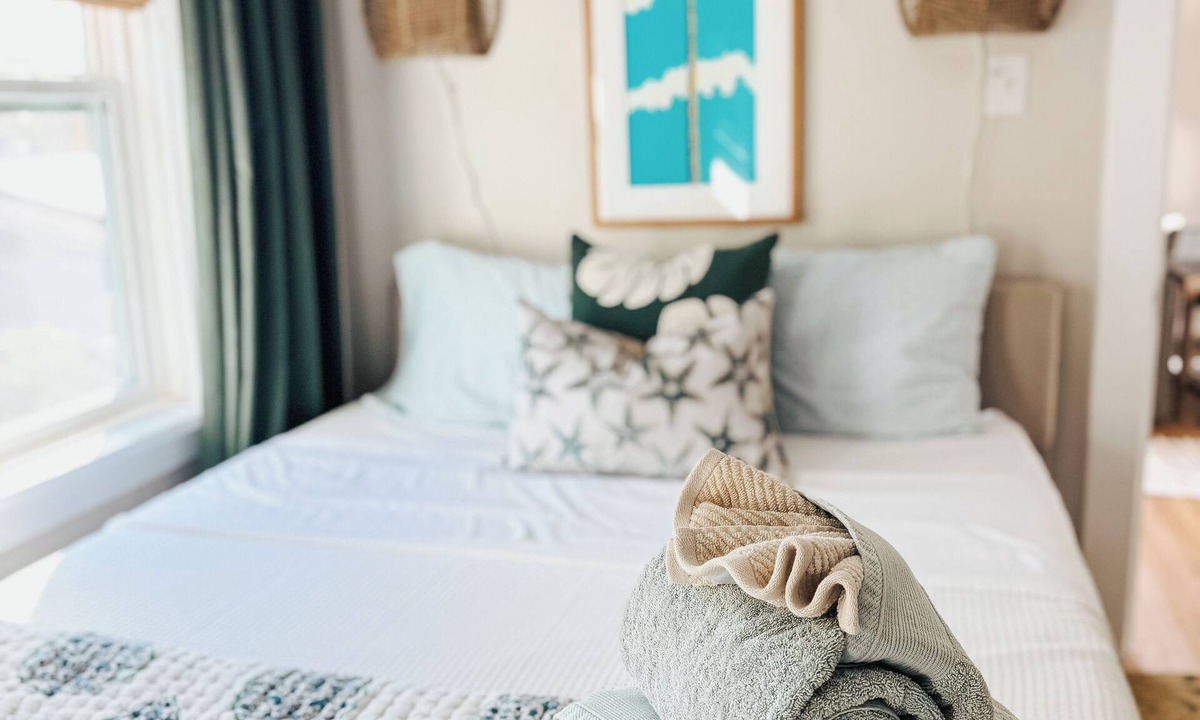 United Central Apartment | Cozy Coastal 1-bedroom apartment in St Petersburg minutes from the Beach