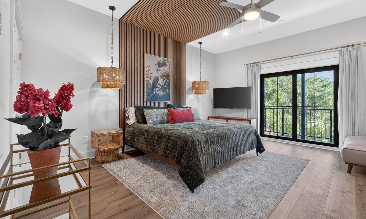Old Town Condo | Cozy Condo with Rooftop Views