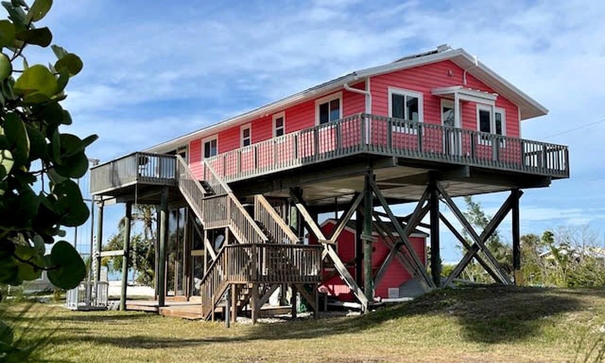Placida Cottage | Cozy Cottage Overlooking the Beach and Gulf of Mexico for a Relaxing Getaway on Little Gasparilla Island, Florida