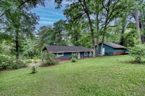 Livingston House | Cozy Cottage Retreat Near Lake Livingston and Naskila Gaming Texas