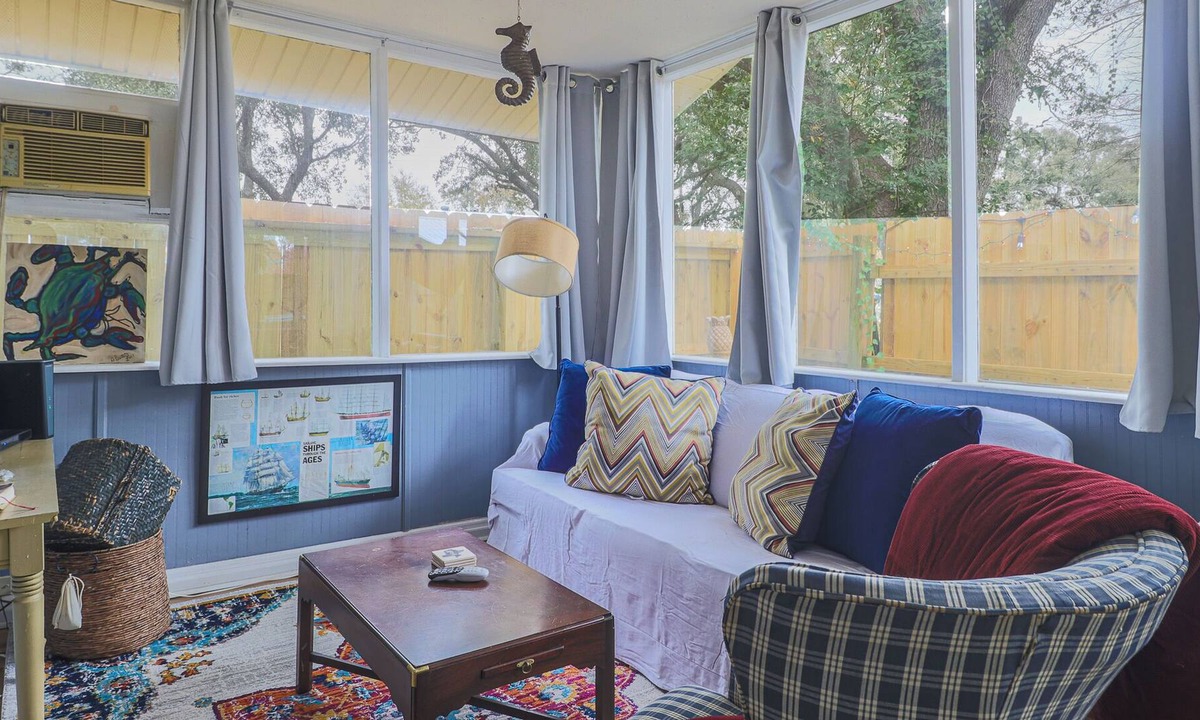 Gulfport Cottage | Cozy Cottage That Is Just a Short Walk to the Beach Bon Bateau Cottage B
