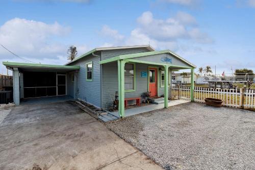 Flamingo Bay House | Cozy Cottage with BBQ Area and Modern Amenities in Saint James City, Florida