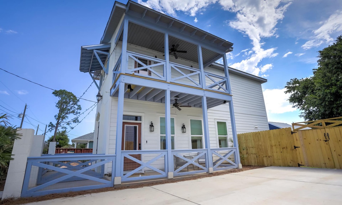 Ono Island House | Cozy cottage with a bohemian flare. Pet friendly!