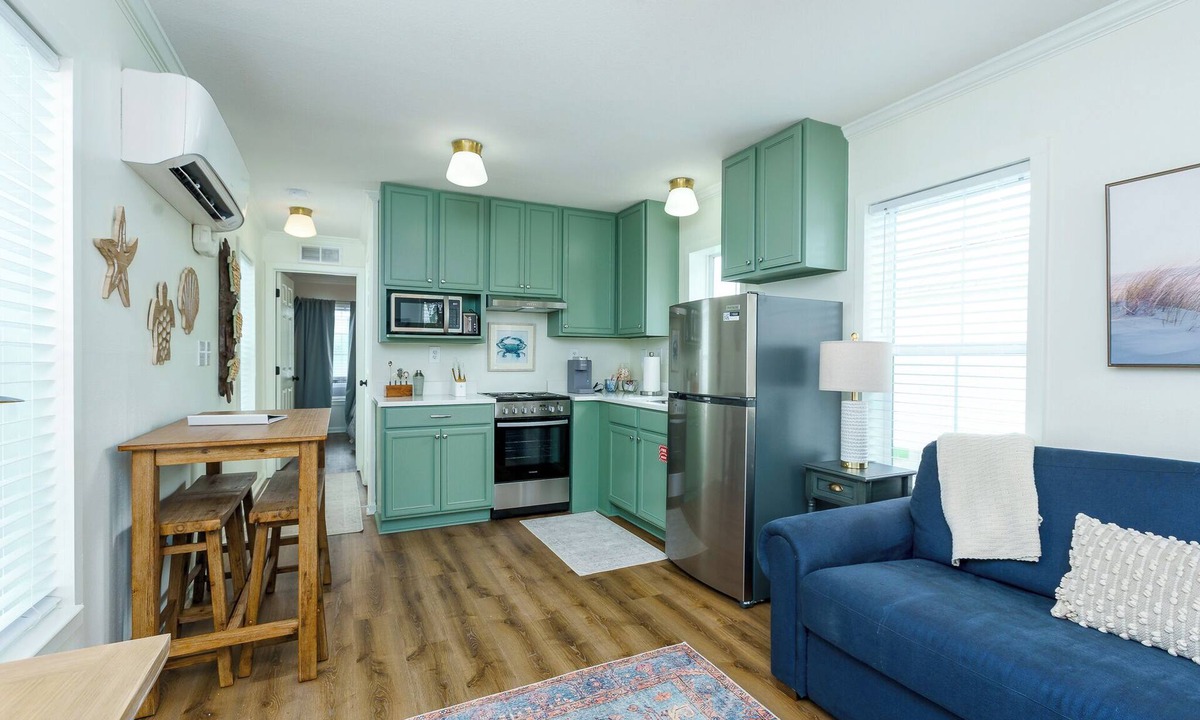 Pass Christian Cottage | Cozy cottage with easy access to beach & restaurants- Pet Friendly!