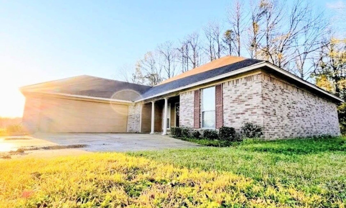Terry House | Cozy home just outside of Byram, MS