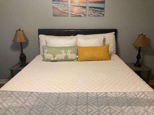 Monroe House | Cozy House of the South Overnight Guesthouse Rentals