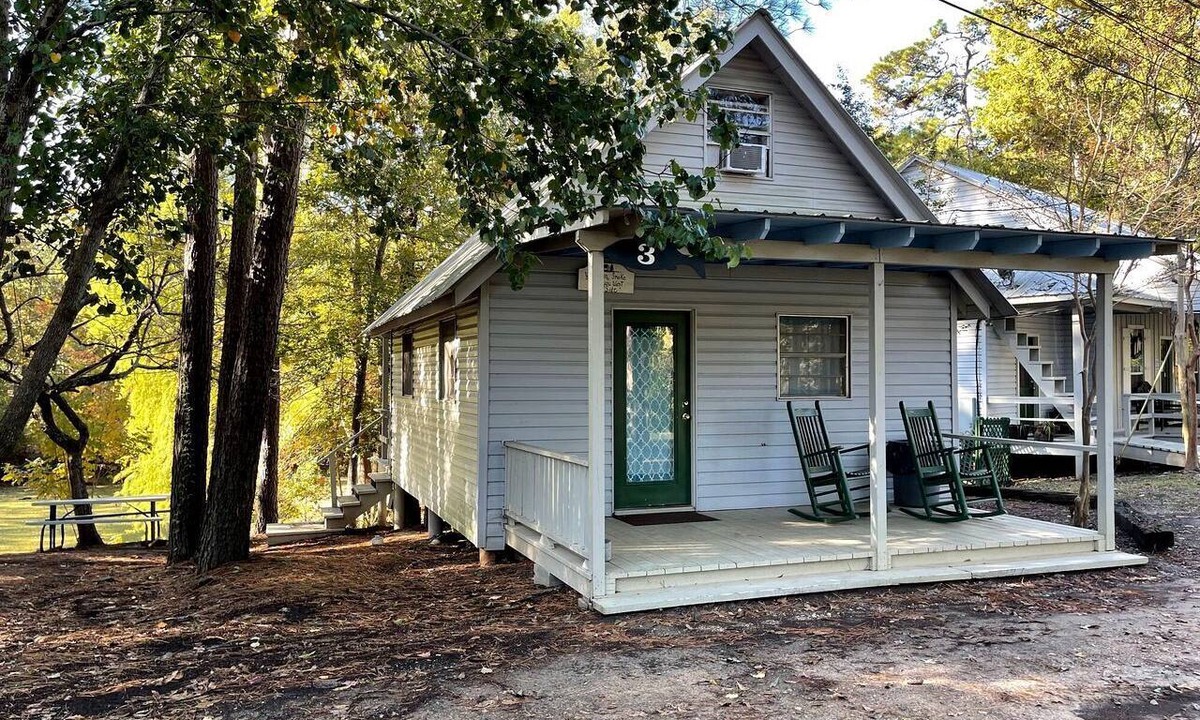 Zwolle Cabin | Cozy Loft Cabin with Private Pond Views Near Zwolle, Louisiana