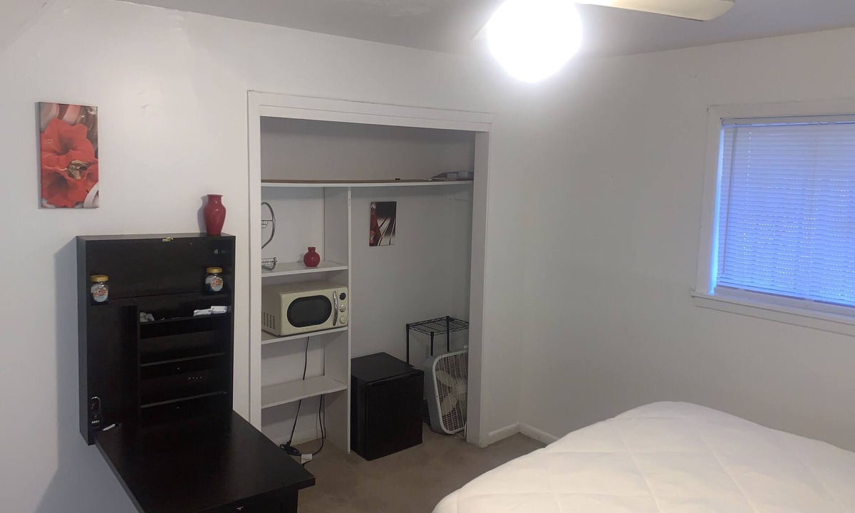 Jackson House | Cozy Private Bedroom/bath with smoking allowed