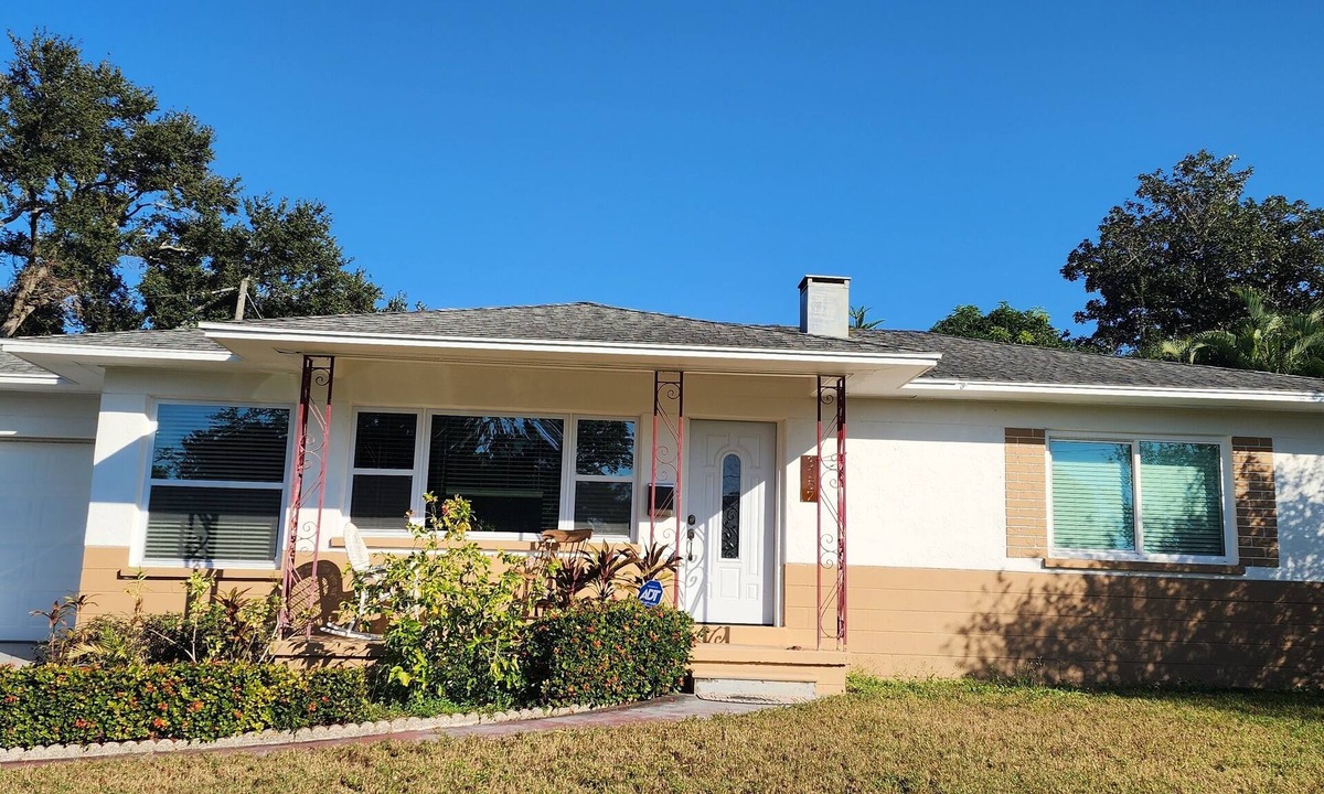 Disston Heights House | Cozy Retro 2BR Getaway in St. Petersburg - Near Beaches & Downtown