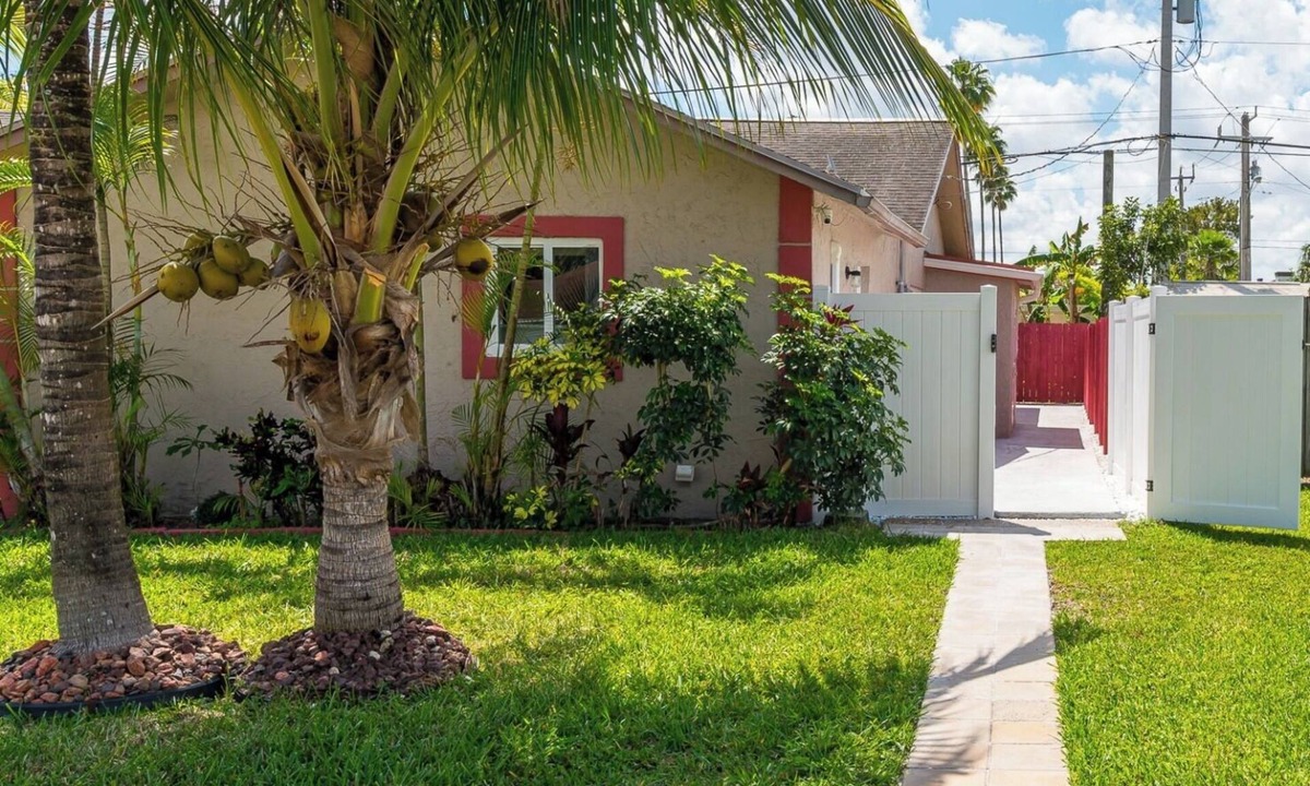 Lauderhill Apartment | Cozy studio in amazing Lauderhill with refreshing AC