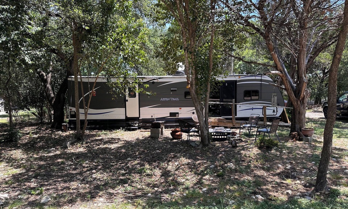 Lake Whitney House | Cozy Woodland RV Retreat in Clifton Texas on Beautiful Lake Whitney!