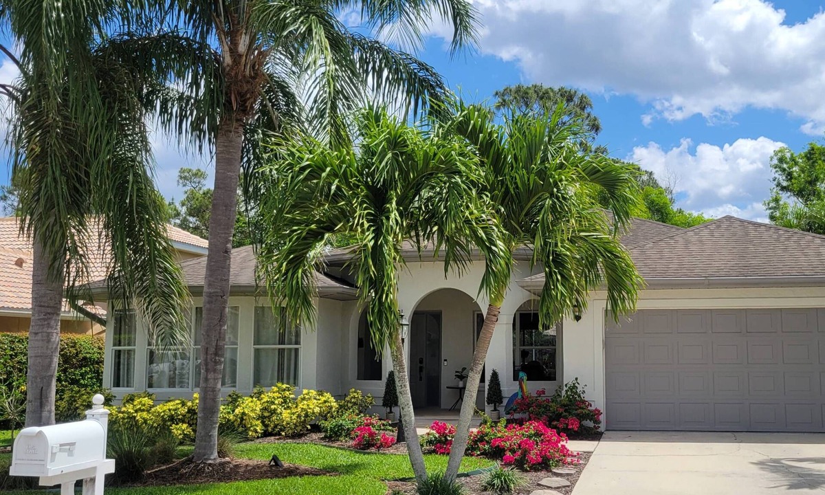 Crown Pointe House | Crown Pointe Home w/heated pool, updated kitchen & baths.minutes to downtown & beaches!