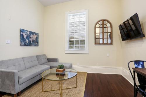 South 7th Ward Apartment | Cute 1bed 1bath 4blocks from French Q near Bourbon St and steps to Jazz Venues