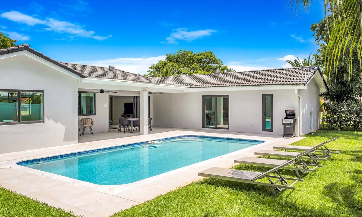 Emerald Hills House | Daily/Monthly Stay: New home 4BD w/a private pool & BBQ. 15 mins to beaches!
