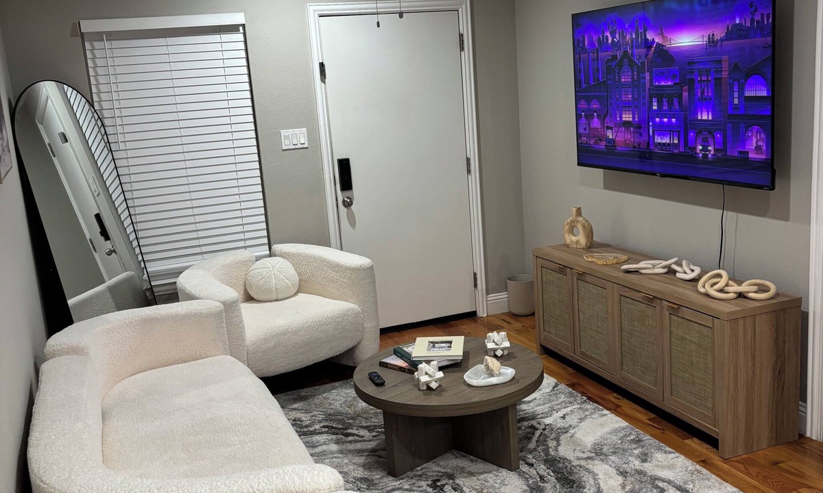 Oak Cliff House | Dallas Dream: Modern Luxury 2BR/1BA with TVs in Every Room – Minutes to Downtown