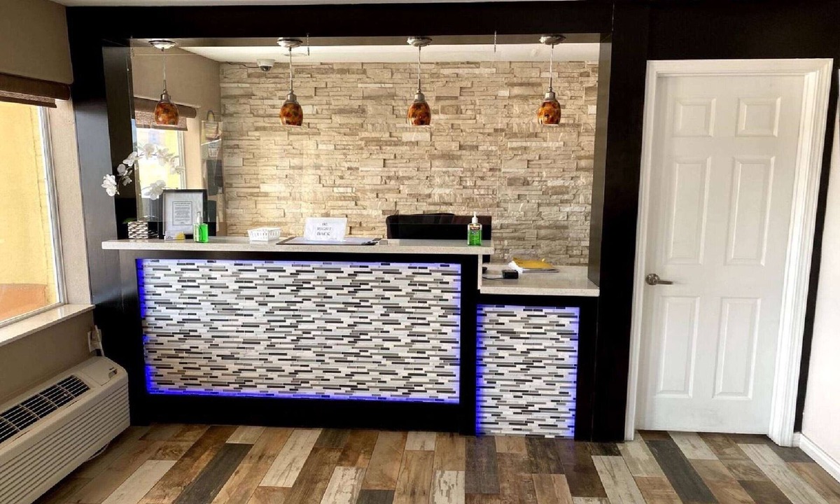 Orange Hotel | Days Inn by Wyndham Orange