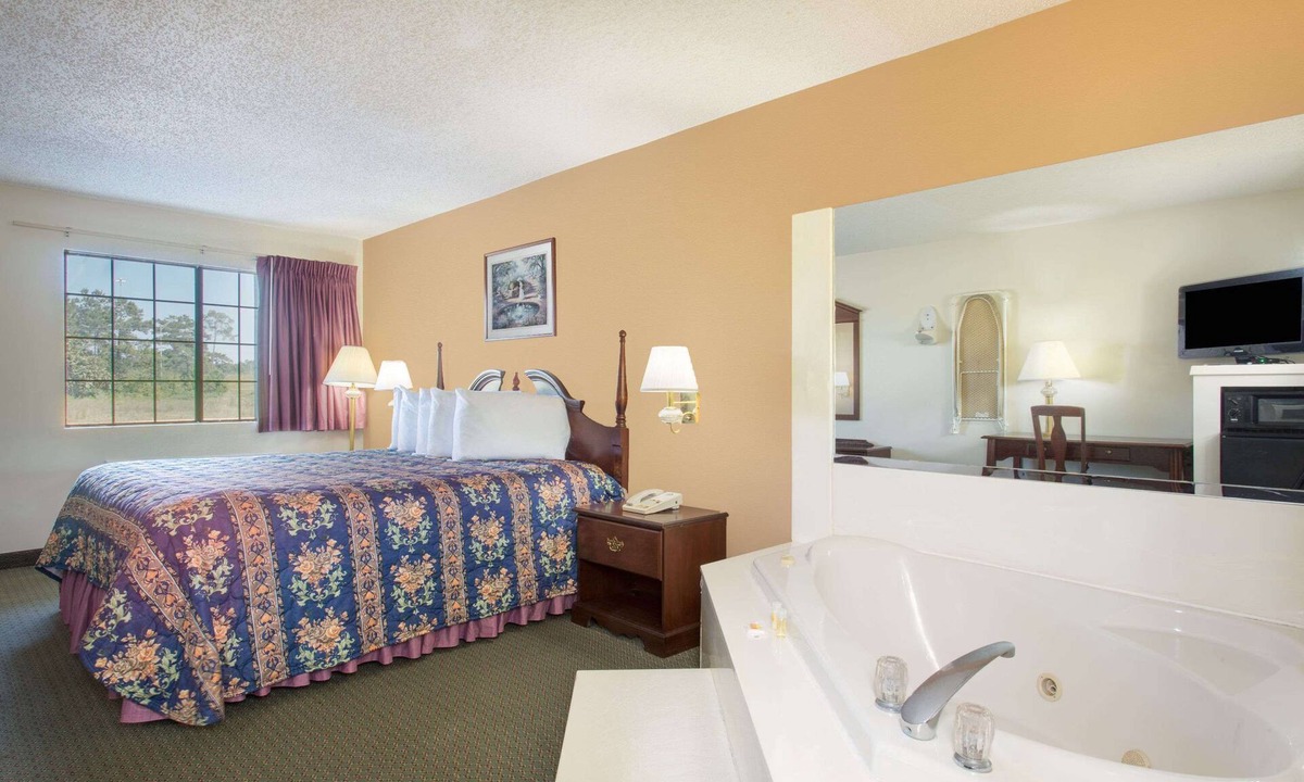 Picayune Hotel | Days Inn by Wyndham Picayune
