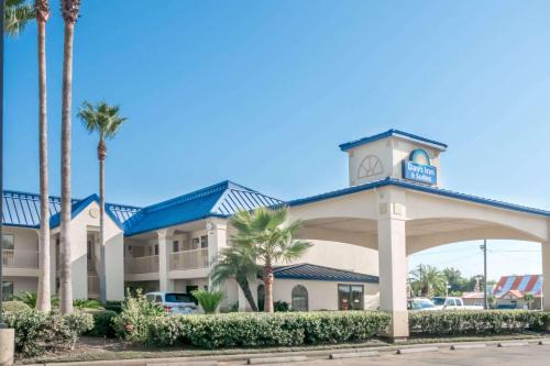 Winnie Hotel | Days Inn & Suites by Wyndham Winnie