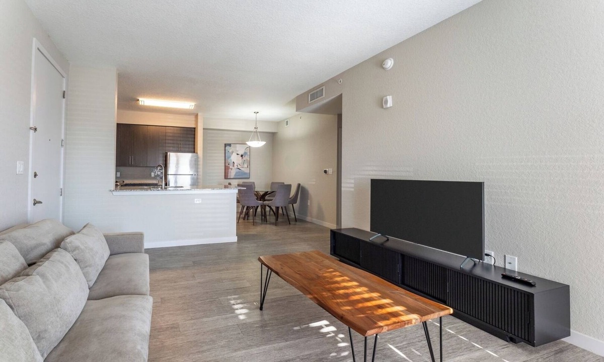 Daytona Beach Apartment | Daytona 2BR Getaway Parking Family & Pet-friendly