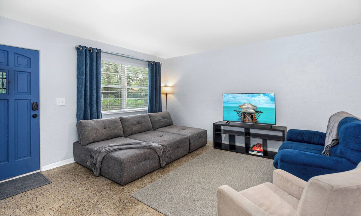 South Daytona House | Daytona Beach Getaway 3BR Near Speedway Fast WiFi & Private Parking