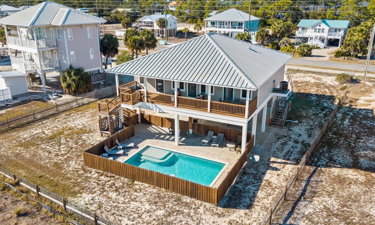 East End House | De La Sol: 4th of July week now available as a Friday or Saturday check in!
