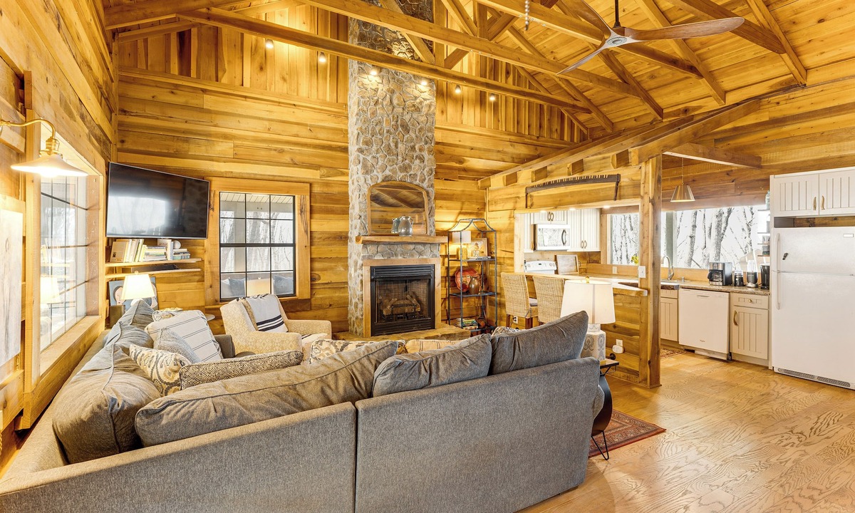 Fort Payne Cottage | Deck, Sauna & Mtn View! Fort Payne Cabin