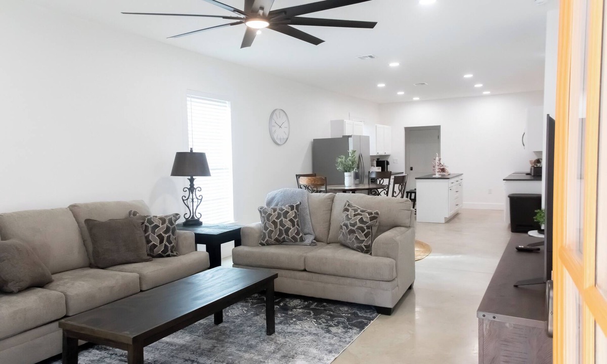 Sterlington House | Delightful 2-bedroom house in a quiet neighborhood in the heart of Sterlington