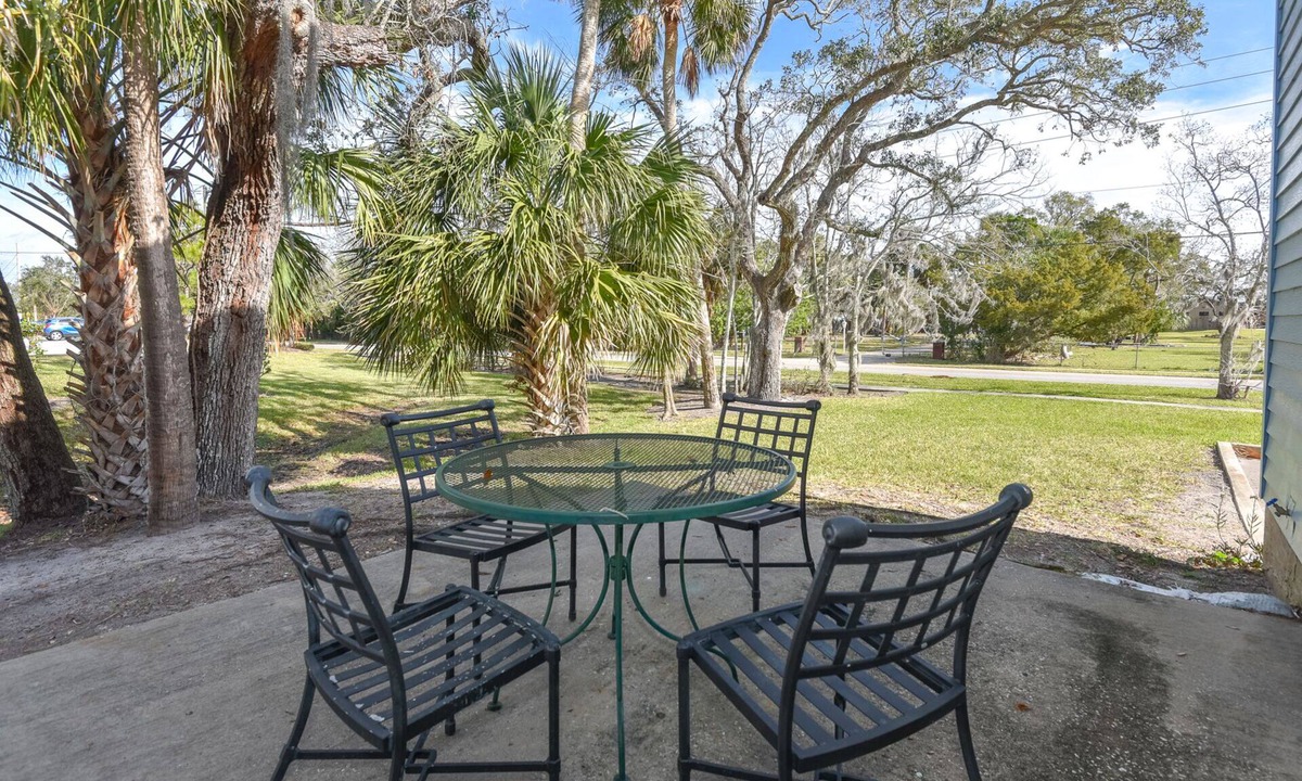 South Daytona Apartment | Delightful Oversized and Newly Updated Studio 5-Minute Walk to River Front