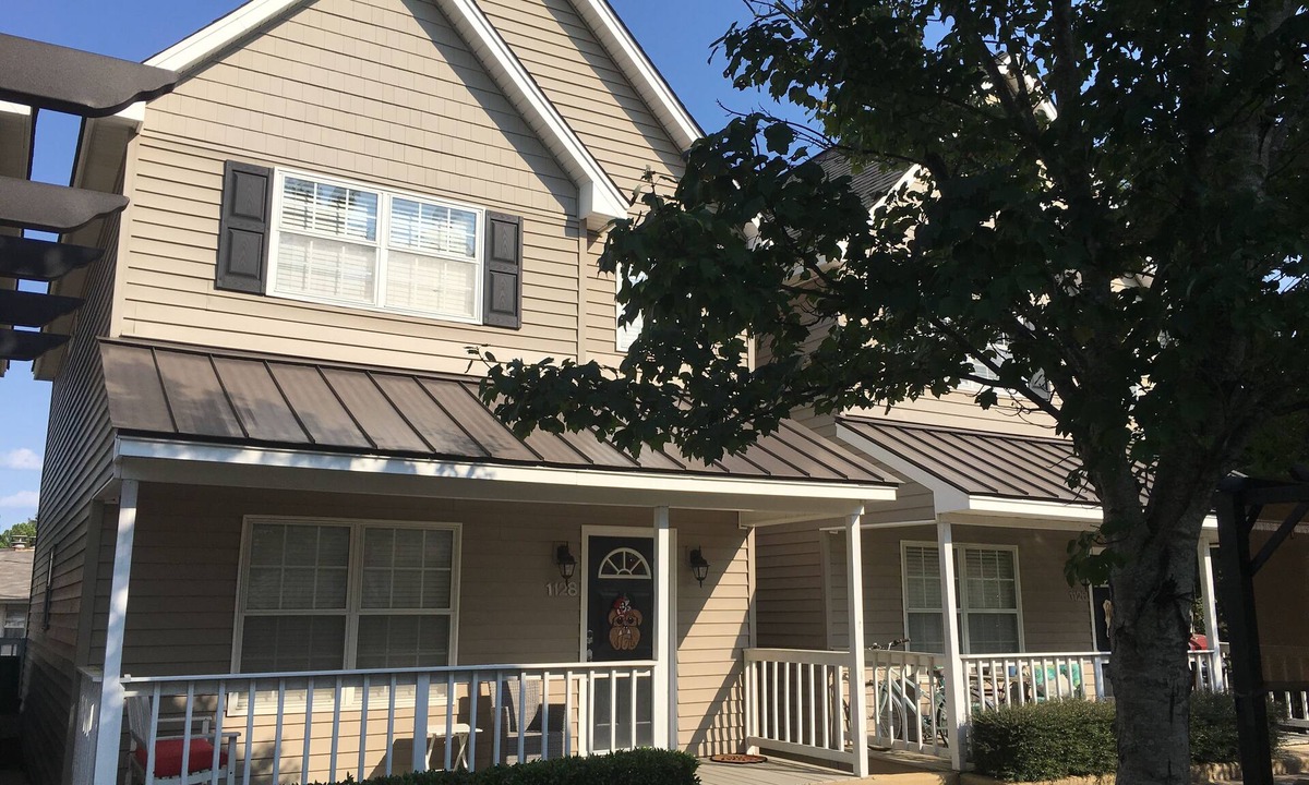 Starkville House | Delta Dawg House practically on campus