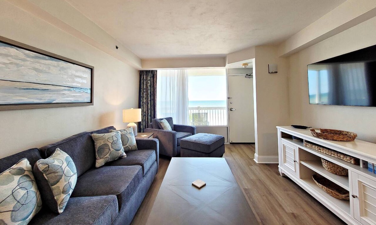 Ortona Park Condo | Direct Oceanfront Condo | Balcony Views | Sleeps 6 | Free Daily Activities Included
