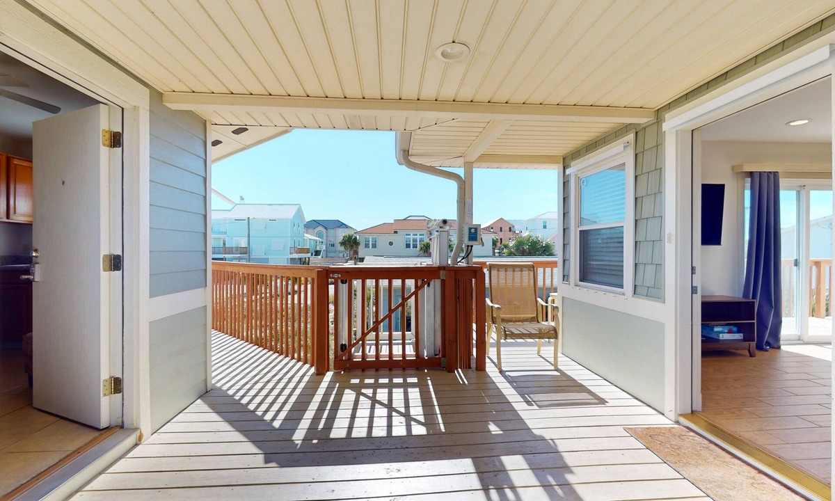 Villa Primera House | Dog-friendly home + guest house with gas grill, patio, balcony, private W/D, AC