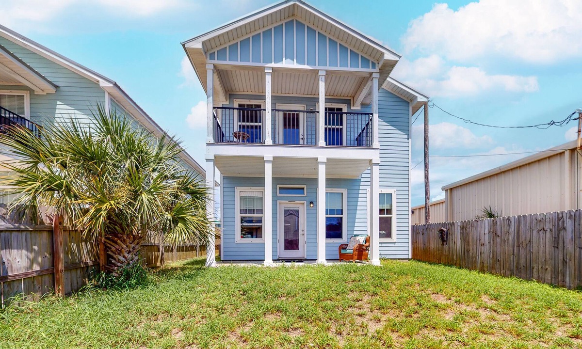 Crescent Beach House | Dog-friendly beach house with balcony, fenced yard, & AC - walk to beach