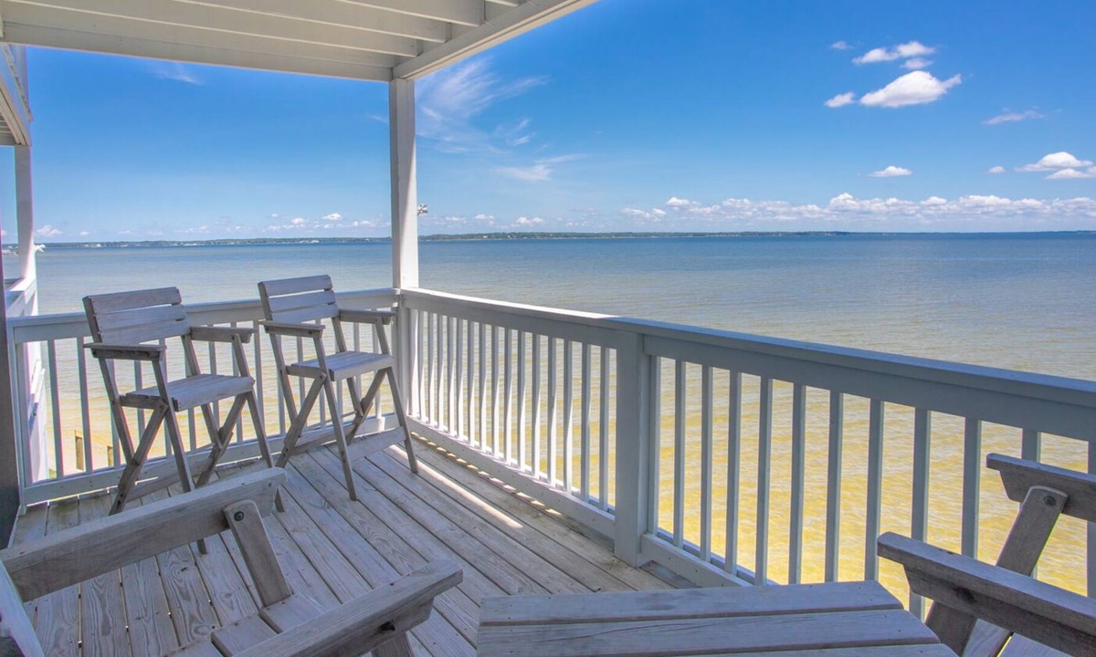 Innerarity Townhomes House | Dolphin Watch: Waterfront Unit with 2 Kayaks!