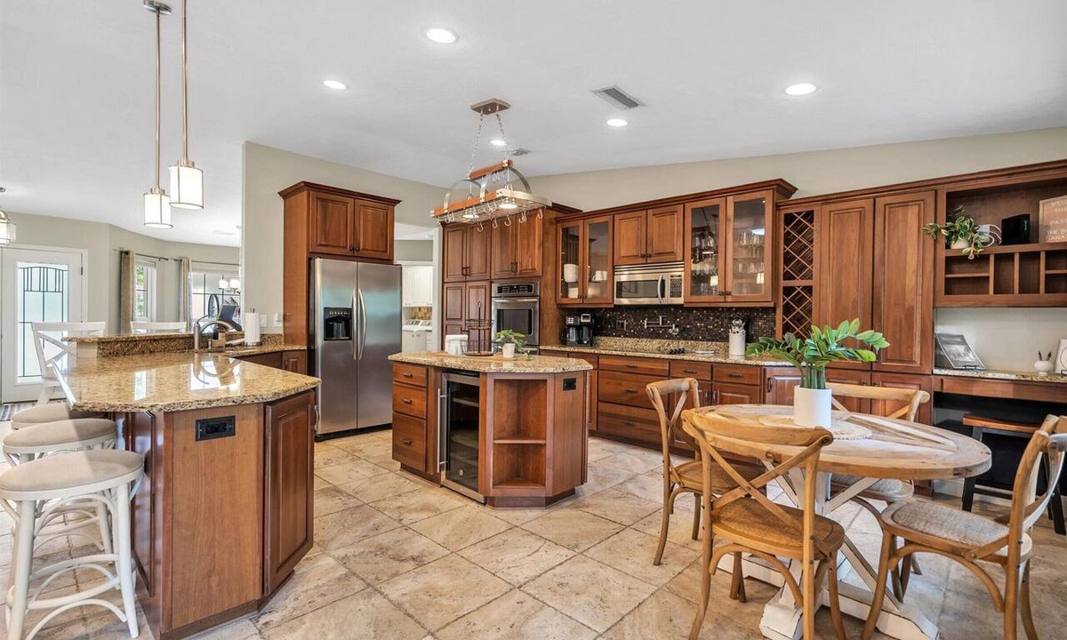 Whitfield House | Double oven | Volleyball Net | 4 Famous Beaches | Wine Fridge
